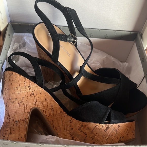 Jamie T-Strap Platform Heels Black - Picture 2 of 2